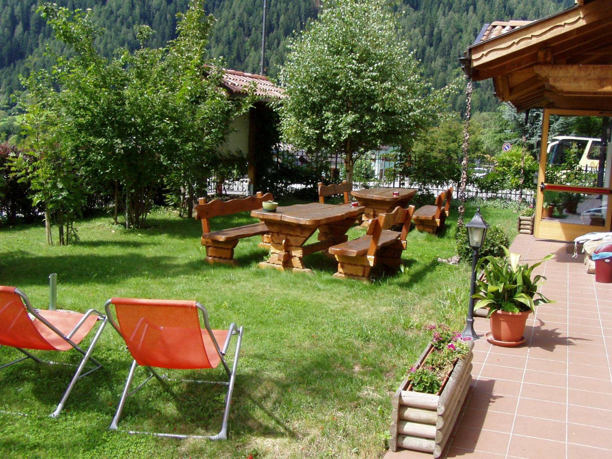 Hotel La Locanda Pinzolo Exterior photo